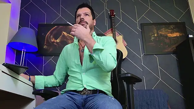 Snapshot of ChrisKox chatting on November 29, 2:36 am ChrisKox online show from November 29, 2:36 am