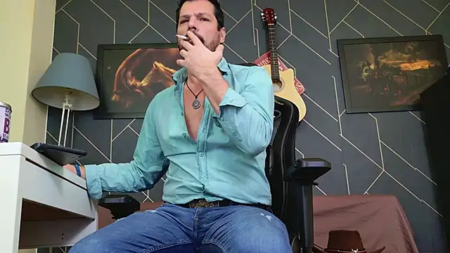 Snapshot of ChrisKox chatting on December 3, 8:00 am ChrisKox online show from December 3, 8:00 am