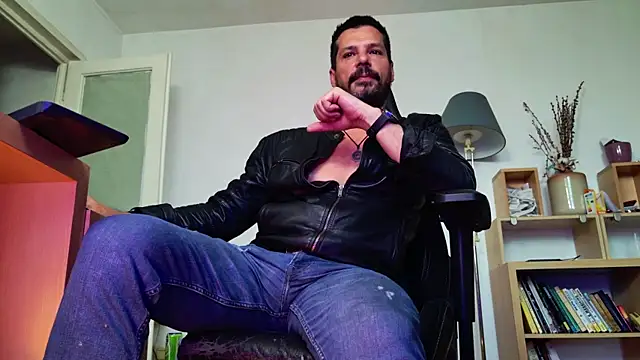 Snapshot of ChrisKox chatting on June 2, 5:15 pm ChrisKox online show from June 2, 5:15 pm