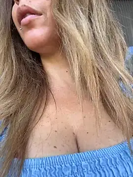 Snapshot of sexylenia chatting on July 10, 12:19 pm sexylenia online show from July 10, 12:19 pm