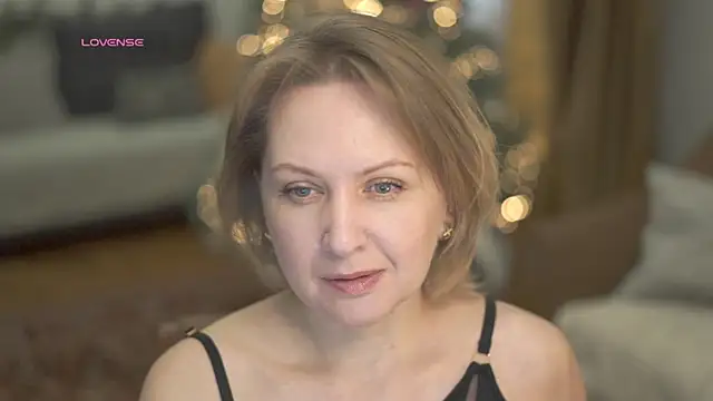 Snapshot of LitleSun chatting on January 9, 9:59 am LitleSun online show from January 9, 9:59 am