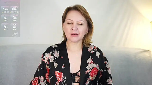 Snapshot of LitleSun chatting on February 23, 10:49 am LitleSun online show from February 23, 10:49 am