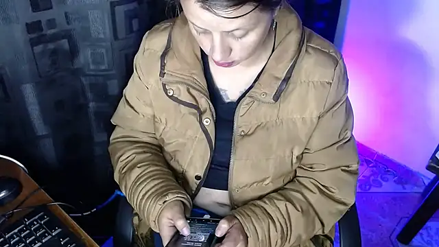 kattydirtylol online show from April 7, 2:01 am