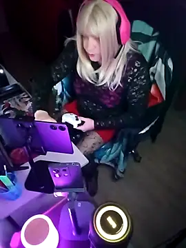 Snapshot of JulietteMaitresse chatting on April 19, 7:49 pm JulietteMaitresse online show from April 19, 7:49 pm