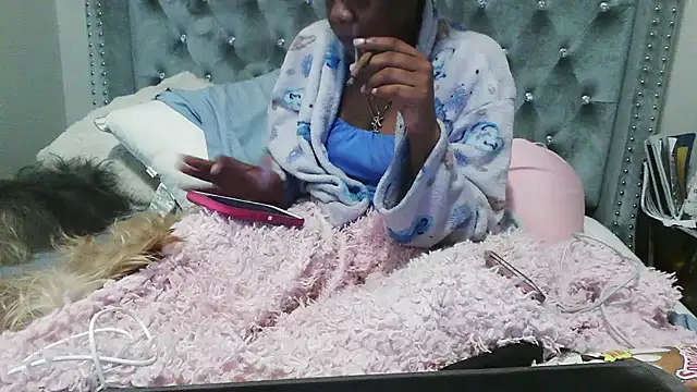 Beautifulkash online show from November 29, 1:25 pm