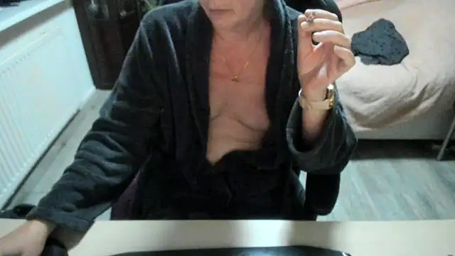 Snapshot of minoesje37 chatting on October 21, 7:14 pm minoesje37 online show from October 21, 7:14 pm