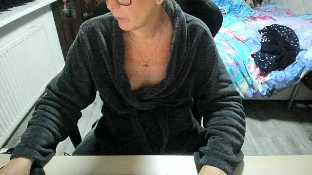 Snapshot of minoesje37 chatting on November 10, 8:30 pm minoesje37 online show from November 10, 8:30 pm