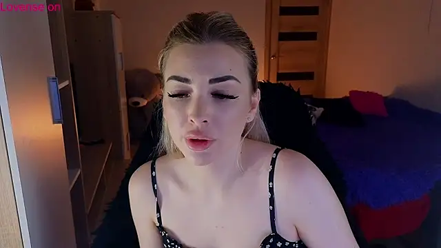 MilanaOmg online show from May 30, 9:34 pm