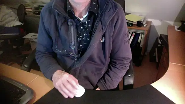 Snapshot of outlaw200 chatting on December 1, 8:53 pm outlaw200 online show from December 1, 8:53 pm