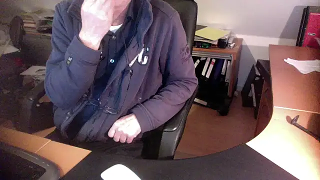 Snapshot of outlaw200 chatting on December 3, 6:28 pm outlaw200 online show from December 3, 6:28 pm