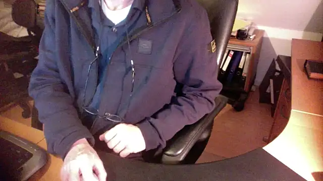 Snapshot of outlaw200 chatting on December 9, 7:29 pm outlaw200 online show from December 9, 7:29 pm