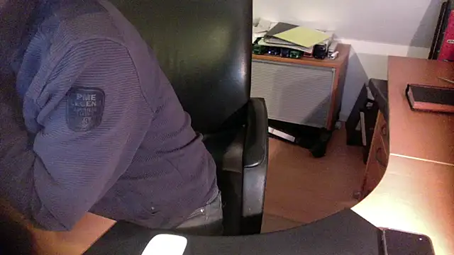 Snapshot of outlaw200 chatting on December 17, 7:59 pm outlaw200 online show from December 17, 7:59 pm