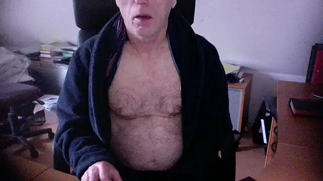 Snapshot of outlaw200 chatting on December 21, 10:39 am outlaw200 online show from December 21, 10:39 am