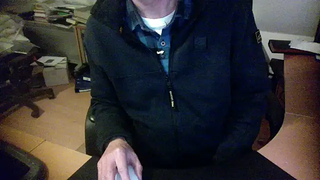 Snapshot of outlaw200 chatting on December 27, 6:53 pm outlaw200 online show from December 27, 6:53 pm