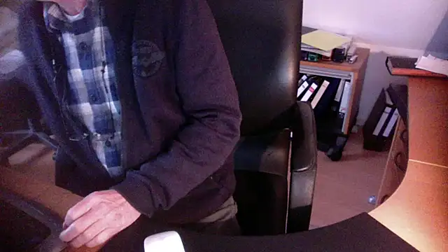 Snapshot of outlaw200 chatting on December 28, 12:45 pm outlaw200 online show from December 28, 12:45 pm