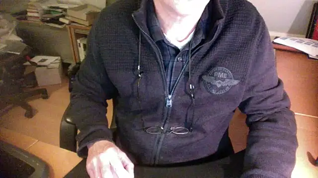 Snapshot of outlaw200 chatting on December 30, 8:15 pm outlaw200 online show from December 30, 8:15 pm