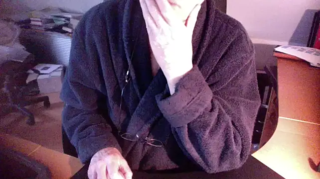 Snapshot of outlaw200 chatting on January 1, 10:21 am outlaw200 online show from January 1, 10:21 am