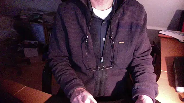 Snapshot of outlaw200 chatting on January 2, 3:40 pm outlaw200 online show from January 2, 3:40 pm