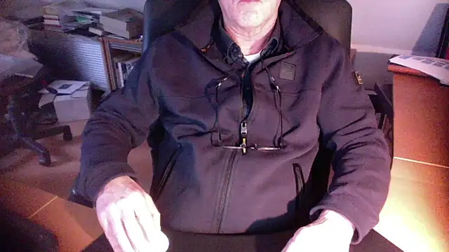 Snapshot of outlaw200 chatting on January 6, 2:58 pm outlaw200 online show from January 6, 2:58 pm