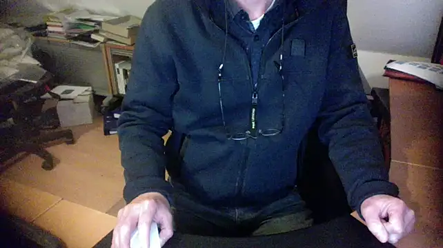 Snapshot of outlaw200 chatting on January 7, 7:28 pm outlaw200 online show from January 7, 7:28 pm