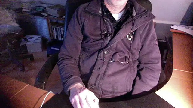 Snapshot of outlaw200 chatting on January 9, 8:13 am outlaw200 online show from January 9, 8:13 am