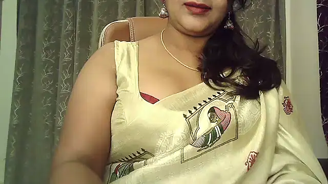 Snapshot of Spandana_Sweety chatting on July 4, 9:48 am Spandana Sweety online show from July 4, 9:48 am
