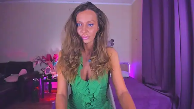 Snapshot of EmmaAbramson chatting on January 12, 11:59 am EmmaAbramson online show from January 12, 11:59 am