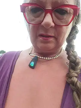 Snapshot of MucMilf59 chatting on June 22, 6:21 am MucMilf59 online show from June 22, 6:21 am