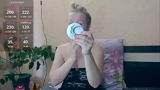 I AM MILF online show from March 5, 7:59 am