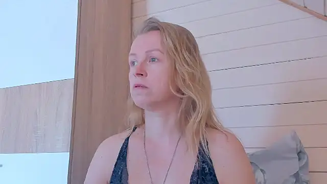 I AM MILF online show from June 8, 6:58 am