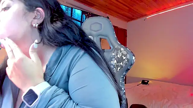 Snapshot of coraline_latin chatting on January 9, 9:58 pm coraline latin online show from January 9, 9:58 pm