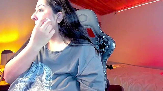 Snapshot of coraline_latin chatting on January 13, 12:30 am coraline latin online show from January 13, 12:30 am