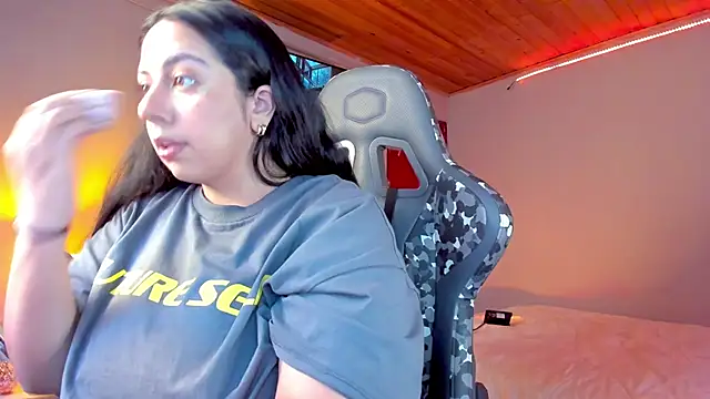 Snapshot of coraline_latin chatting on January 17, 10:01 pm coraline latin online show from January 17, 10:01 pm