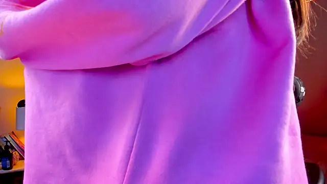 Snapshot of coraline_latin chatting on January 18, 10:28 pm coraline latin online show from January 18, 10:28 pm