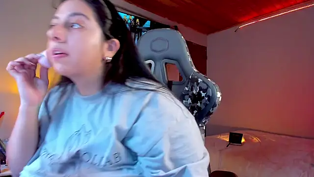 Snapshot of coraline_latin chatting on January 20, 9:43 pm coraline latin online show from January 20, 9:43 pm