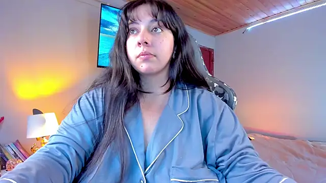 Snapshot of coraline_latin chatting on January 25, 9:35 pm coraline latin online show from January 25, 9:35 pm