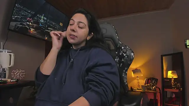 Snapshot of coraline_latin chatting on February 16, 10:32 pm coraline latin online show from February 16, 10:32 pm