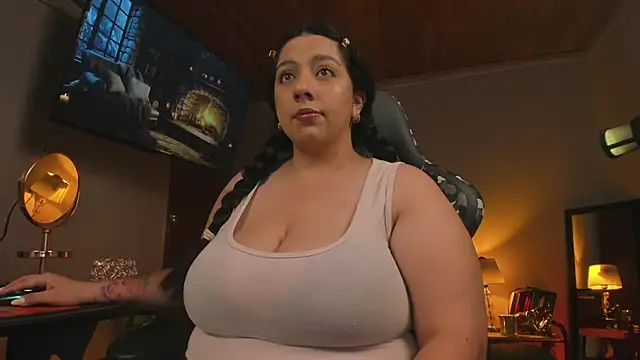 Snapshot of coraline_latin chatting on February 18, 1:32 am coraline latin online show from February 18, 1:32 am