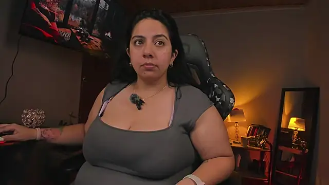 Snapshot of coraline_latin chatting on February 24, 10:47 pm coraline latin online show from February 24, 10:47 pm