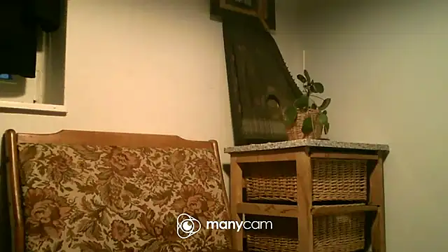 AthleticWomenizer2 online show from September 12, 5:57 pm