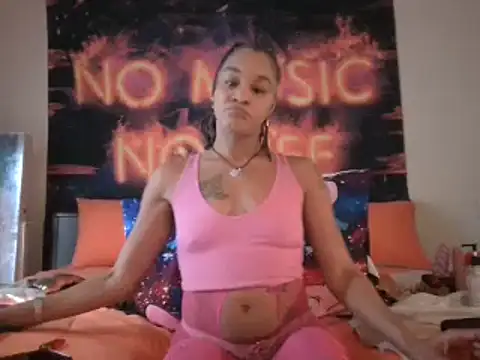 Snapshot of EnticingAaliyah chatting on December 12, 4:21 pm EnticingAaliyah online show from December 12, 4:21 pm