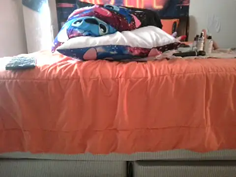 Snapshot of EnticingAaliyah chatting on February 4, 7:44 pm EnticingAaliyah online show from February 4, 7:44 pm