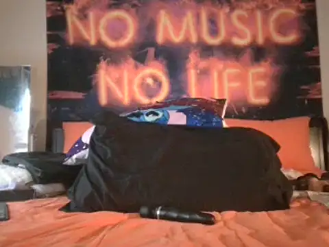 Snapshot of EnticingAaliyah chatting on February 16, 8:00 pm EnticingAaliyah online show from February 16, 8:00 pm