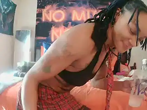 Snapshot of EnticingAaliyah chatting on March 3, 6:22 pm EnticingAaliyah online show from March 3, 6:22 pm