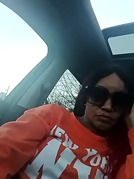 Snapshot of EnticingAaliyah chatting on February 13, 11:12 pm EnticingAaliyah online show from February 13, 11:12 pm