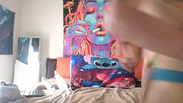 Snapshot of EnticingAaliyah chatting on February 19, 4:25 pm EnticingAaliyah online show from February 19, 4:25 pm