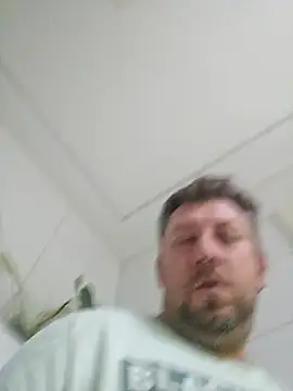 Snapshot of ktmtom247 chatting on December 5, 4:21 am ktmtom247 online show from December 5, 4:21 am