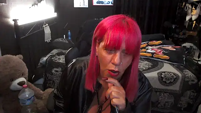 Snapshot of diavo72 chatting on June 23, 8:07 pm diavo72 online show from June 23, 8:07 pm
