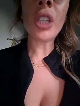 fammefatale1987 online show from November 28, 3:36 pm