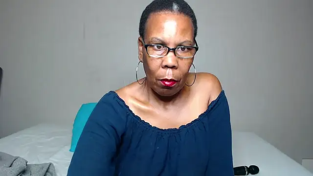 Snapshot of SuperNova40 chatting on January 3, 5:28 am SuperNova40 online show from January 3, 5:28 am